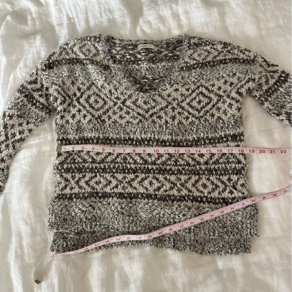Abercrombie and Fitch geometric knit sweater size XS/sm - Picture 4 of 9